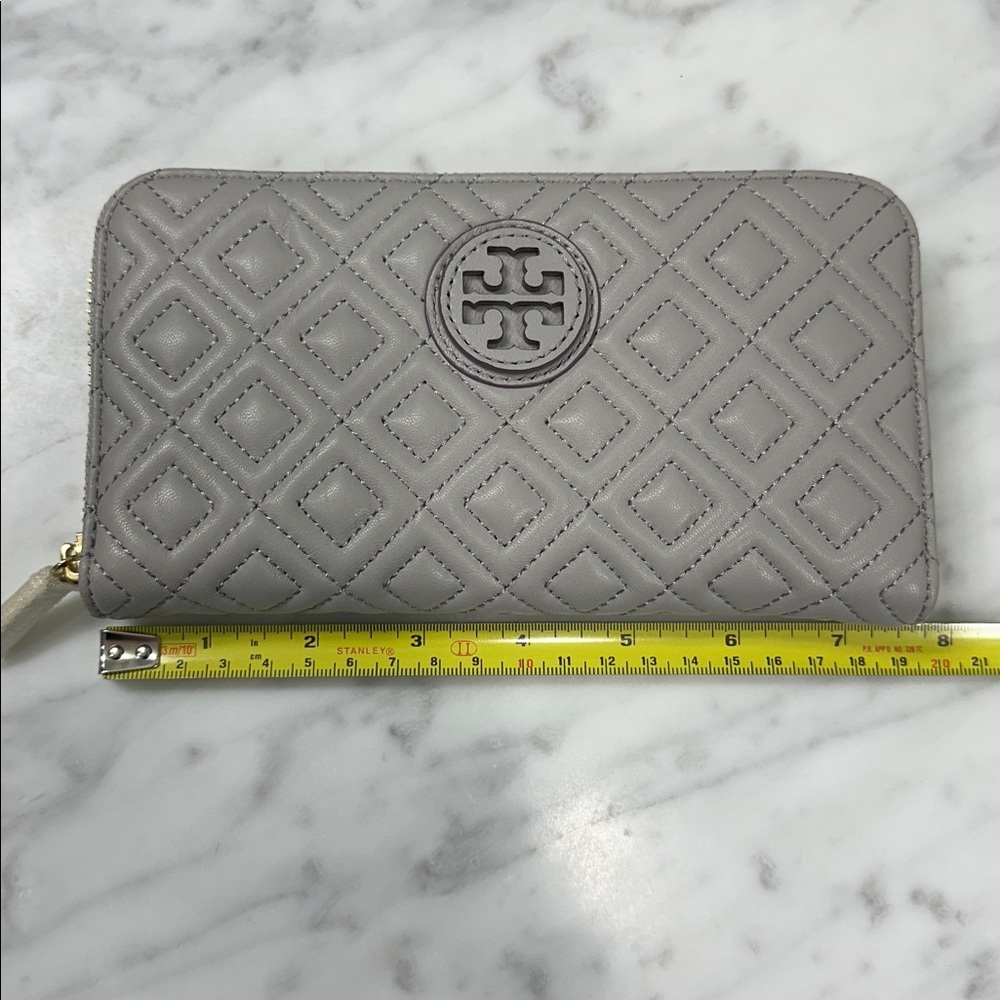 Tory Burch Marion Quilted Continental Gray Wallet - Picture 13 of 15